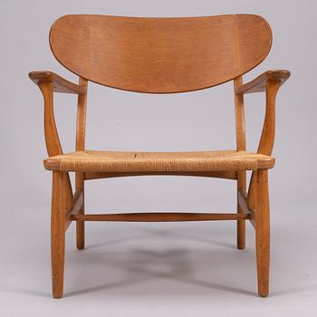 Hans J. Wegner, Fåtölj, modell CH 22, Carl Hansen & Sons, Odense.