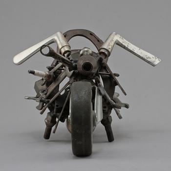 BOB PASTERKAMP, skulptur, metallskrot, osignerad.