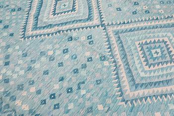 A Kilim carpet, approx. 348 x 245 cm.