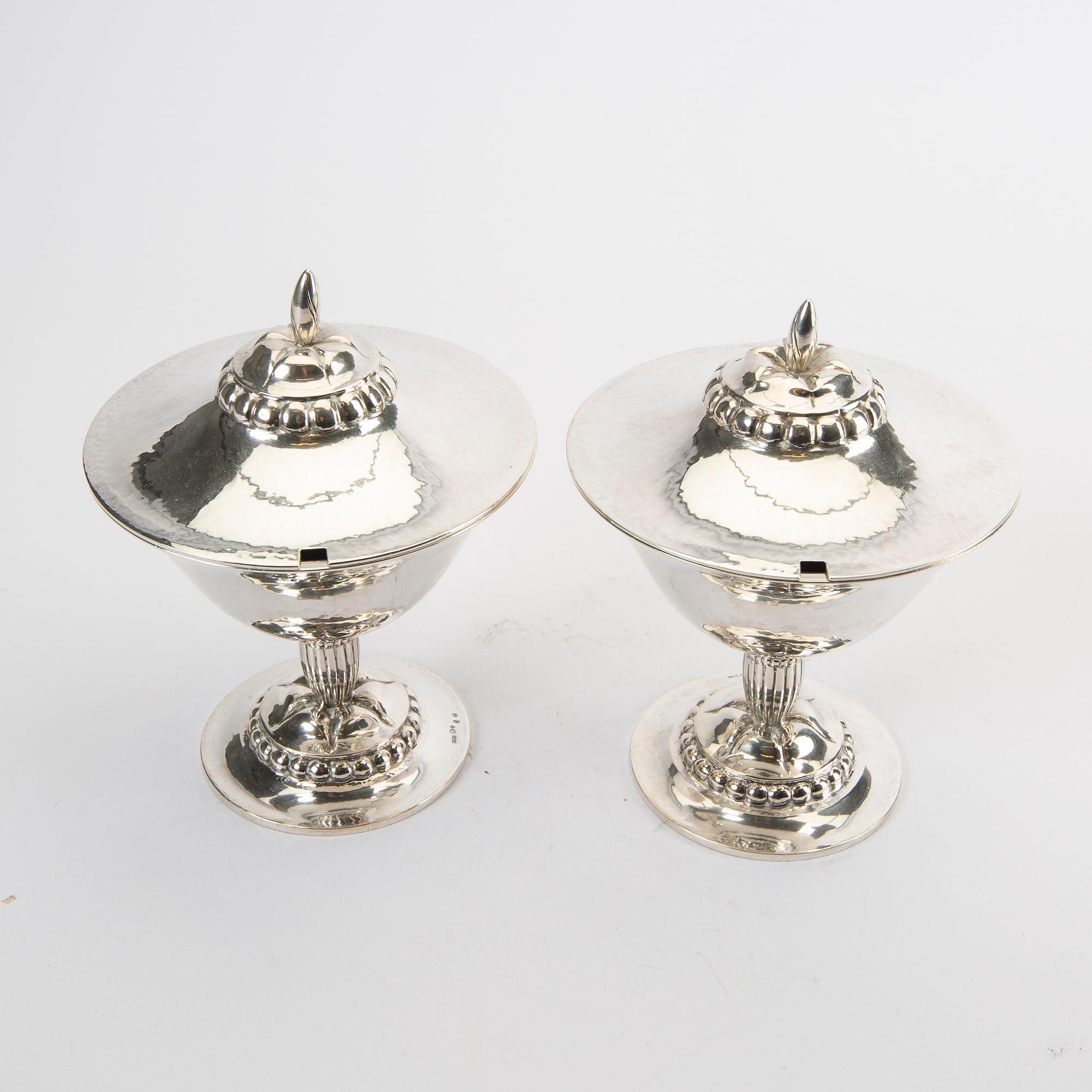 A 20th century pair of sivler suger bowls mark of CF Carlman Stockholm 1917 total weight 570 grams.