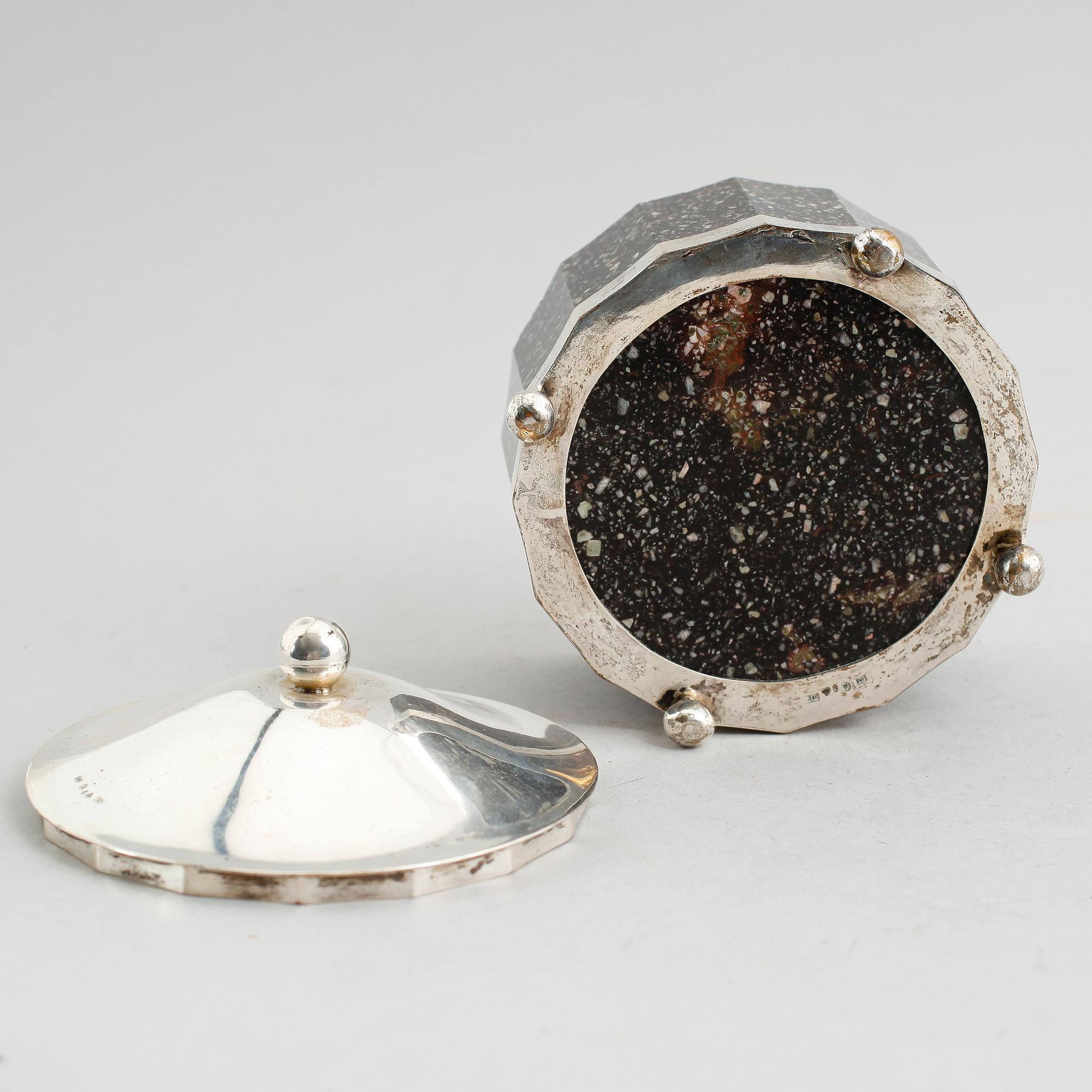 SMÖRASK, silver och Älvdalsporfyr, 1800-/1900-tal.
