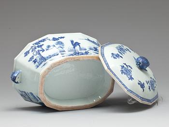 TERRIN med LOCK, porslin, Kina, 1700/1800-tal.