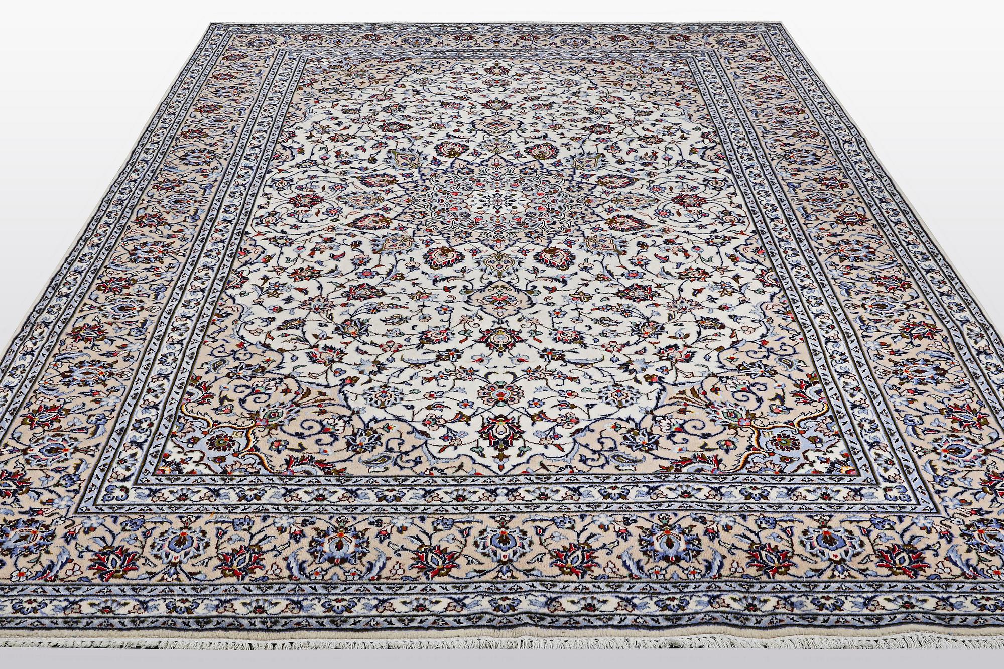 Matta, Keshan, ca 355 x 252 cm.