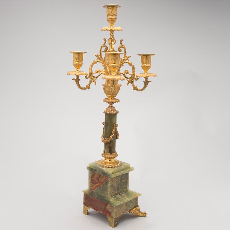 KANDELABER, alabaster och förgylld mässing, 1900-talets mitt.