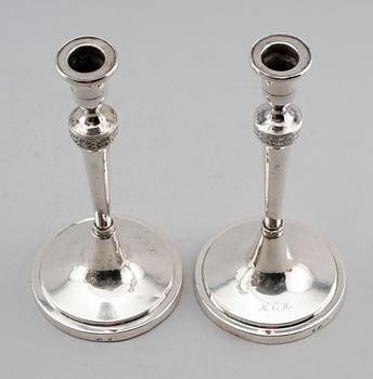 LJUSSTAKAR, 1 par, silver, möjligen Tyskland, 1800-talets första hälft.