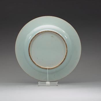 A blue and white serving dish, Qing dynasty, Kangxi (1662-1722).