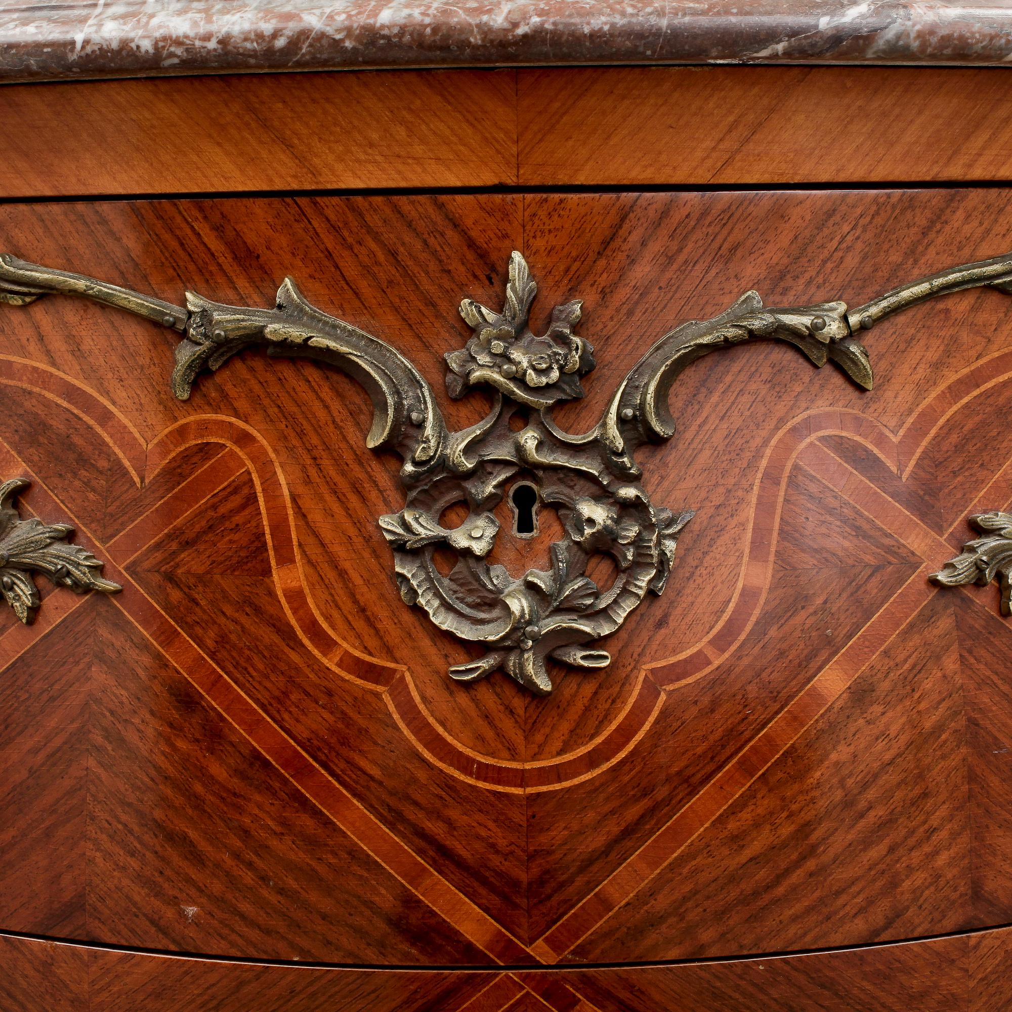 BYRÅ, rokokostil, 1900-tal.