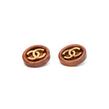 707. CHANEL, a pair of clip earrings.
