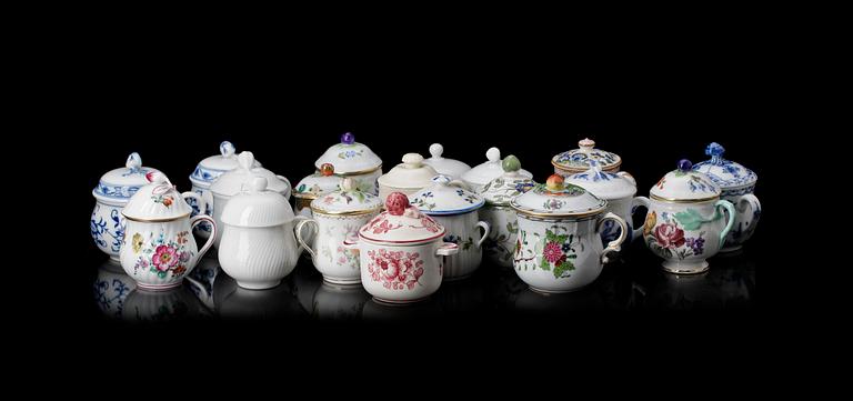 CREMEKOPPAR, 19 st, porslin bla Meissen, 1900-tal.