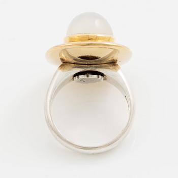 Ring, 18K guld och silver med vita stenar. Hugo Strömdahl, Stockholm 1961 och 1964.