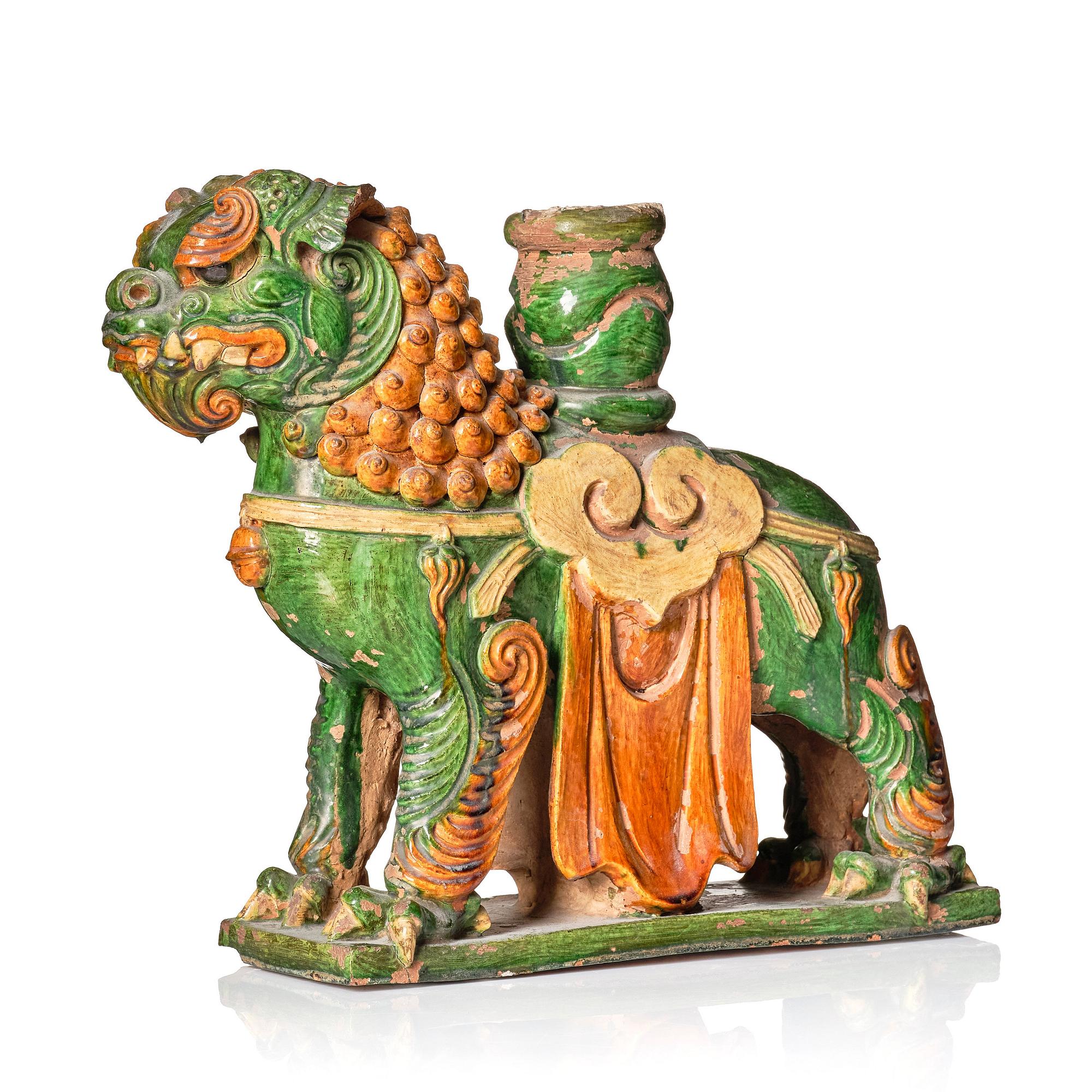 Rökelse/ljushållare, keramik. Sen Mingdynasti (1368-1644).