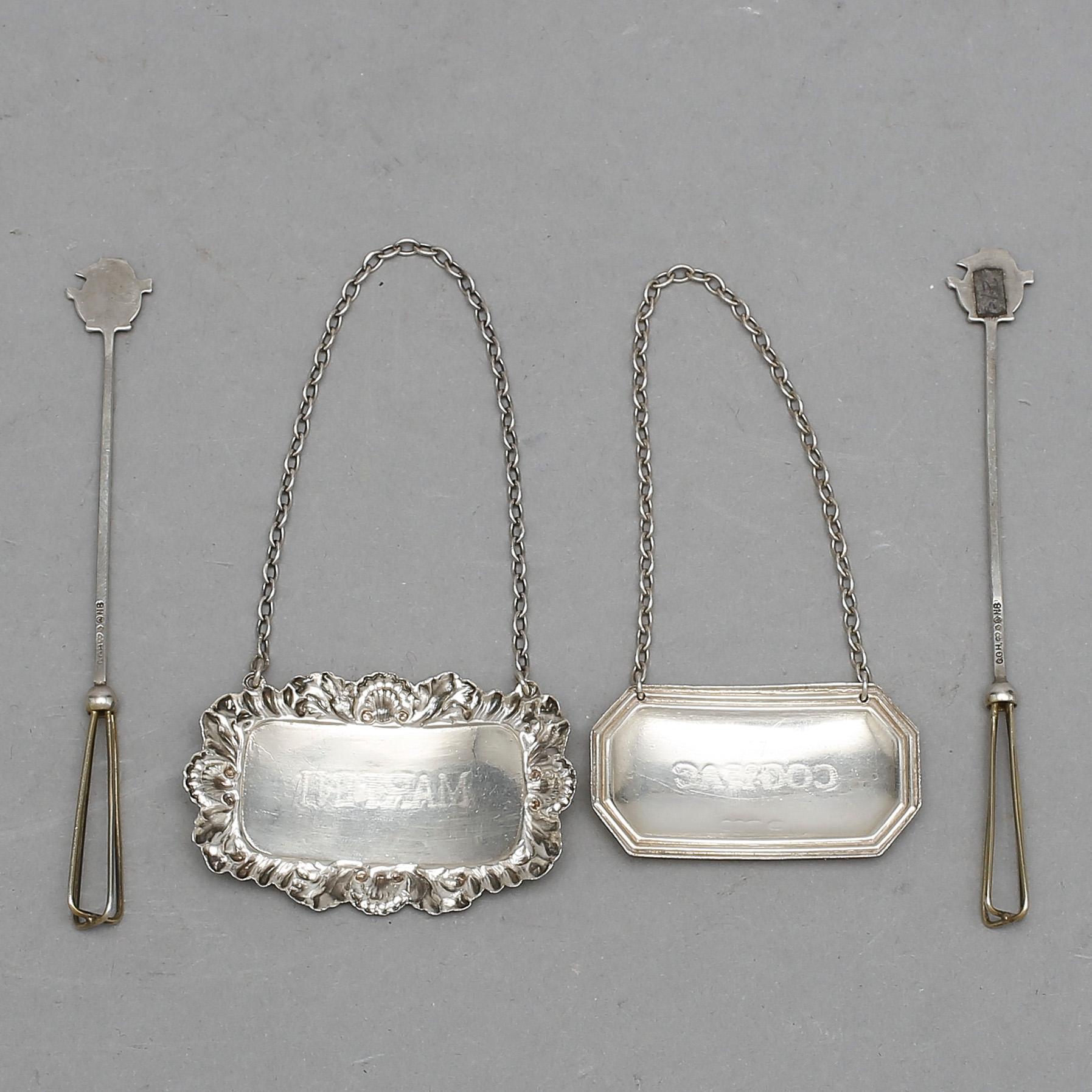 CHAMPAGNEVISP och KARAFFSKYKTAR, silver, CG Hallberg, Stockholm, 1939 och England, 1900-tal. Vikt ca 33 gram.