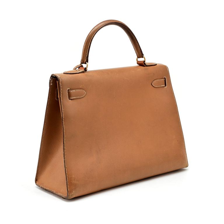 HERMÉS, a beige leather bag, "Kelly 32".