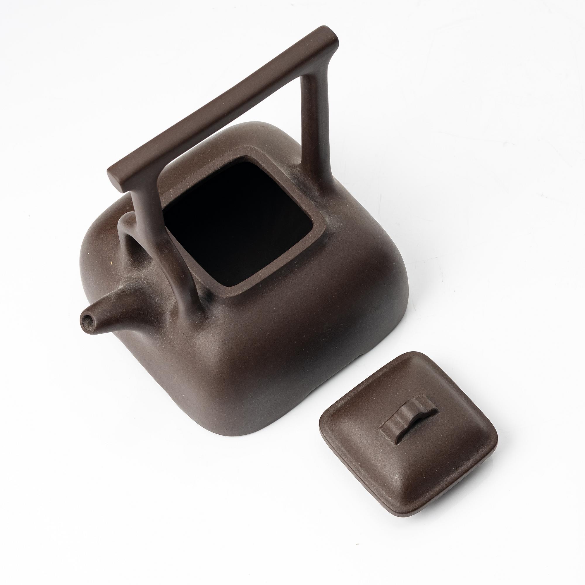 Wang Hongfen, A nrown yixing teapot, 1980s.