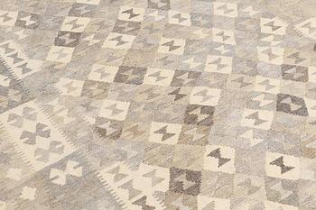 MATTA, Kelim, ca 300 x 188 cm.