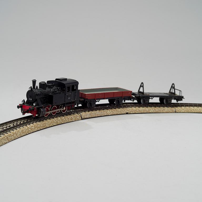 MÄRKLIN SET WITH STEAM LOCOMOTIVE 3029, TRANSFORMATOR, TRACKS AND FLATCAR.