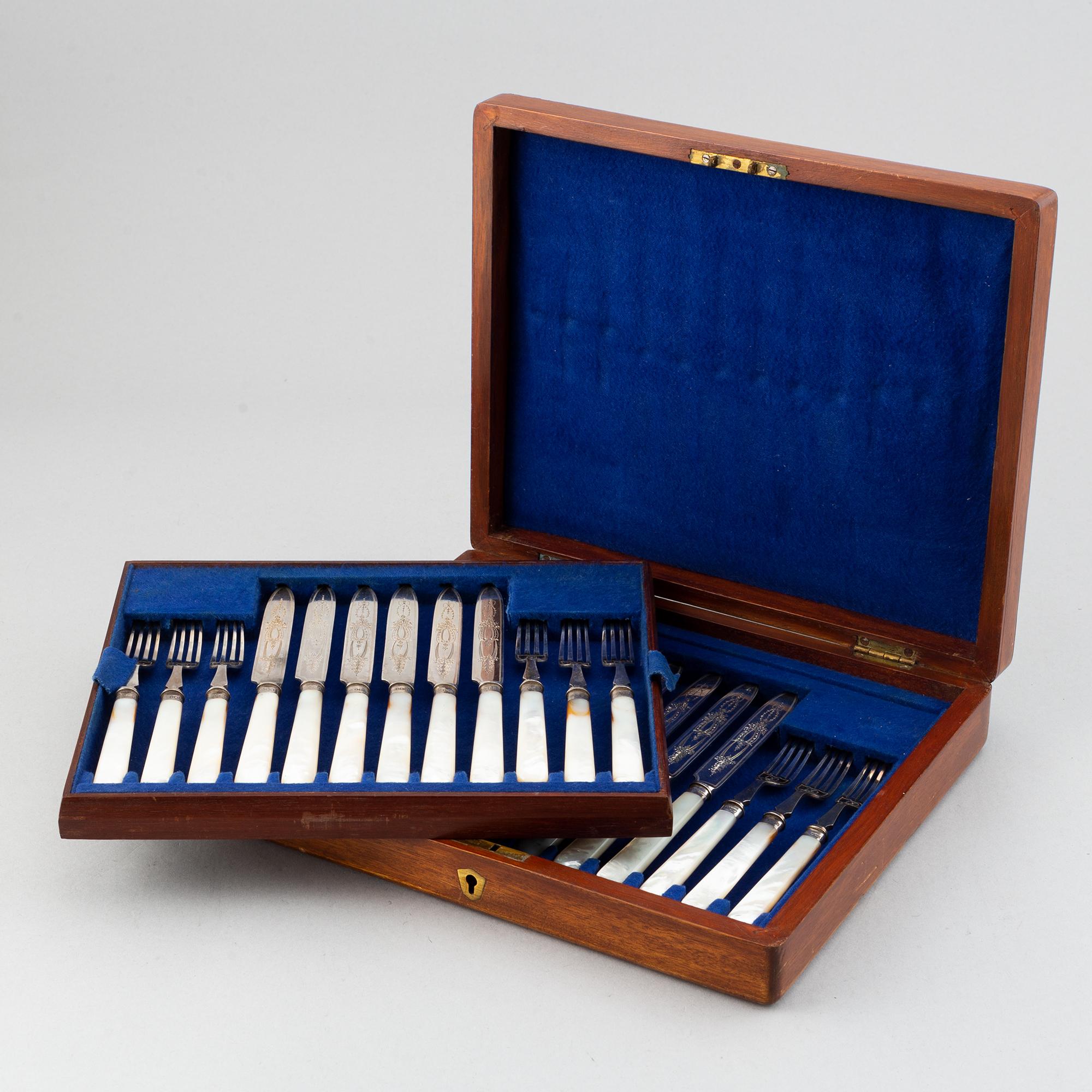 Fruit cutlery, 24 pcs, silver, silver plate and mother of pearl, William Hutton & Sons Ltd, Sheffield, 1914.