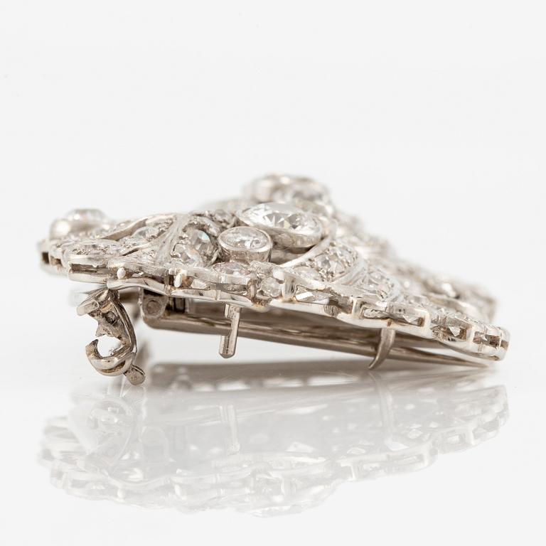 A brooch/double clip in platinum set with old- and eight cut diamonds.
