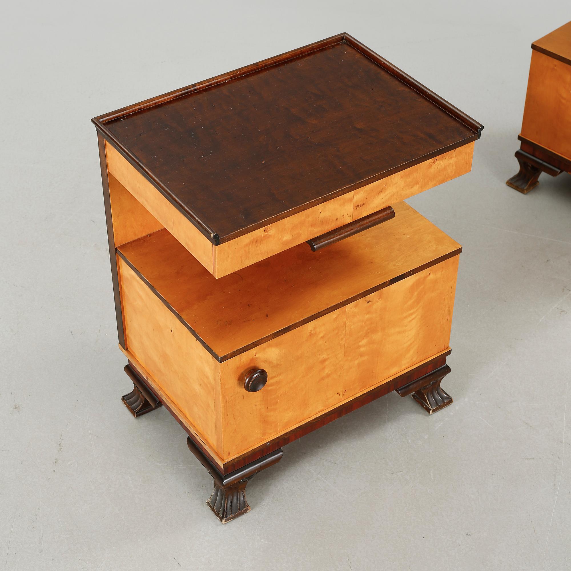 A pair of bedside tables, first half of the 20th century. - Bukowskis