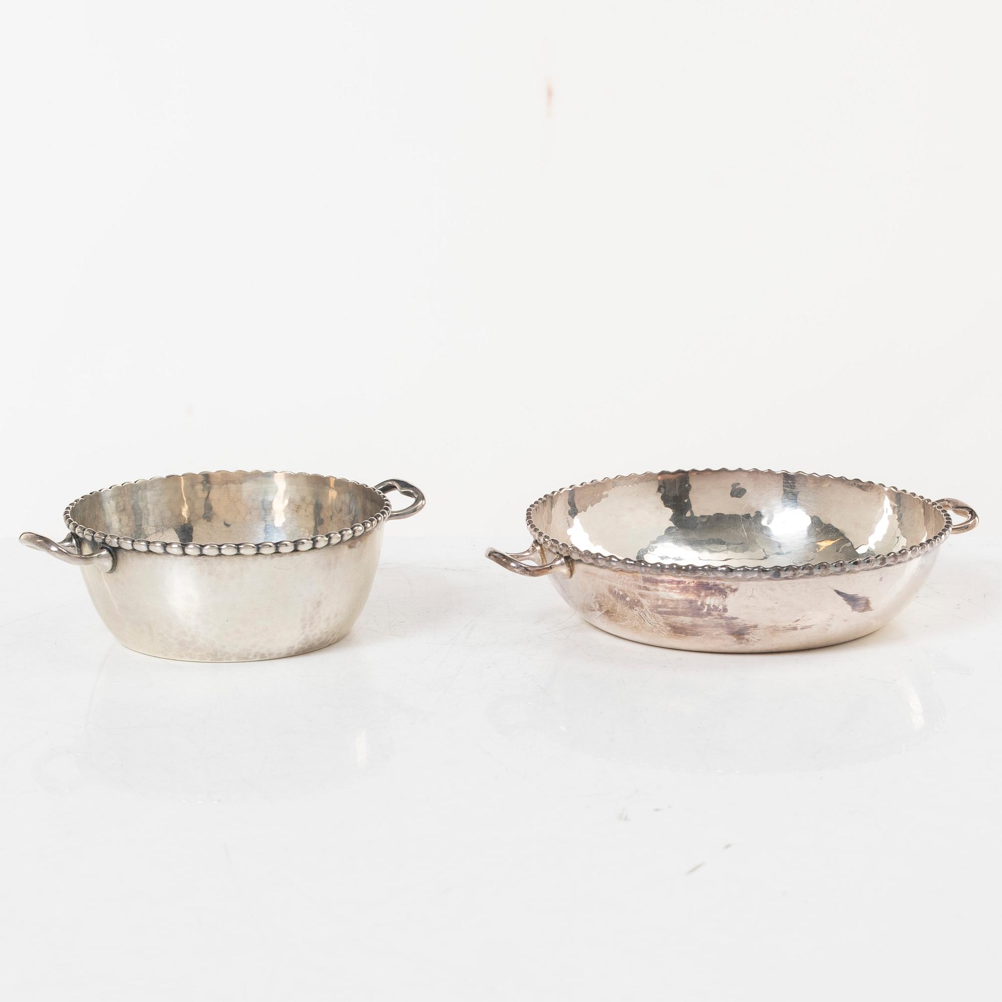 A pair of silver bowls with handles, K. Anderson, 1918.