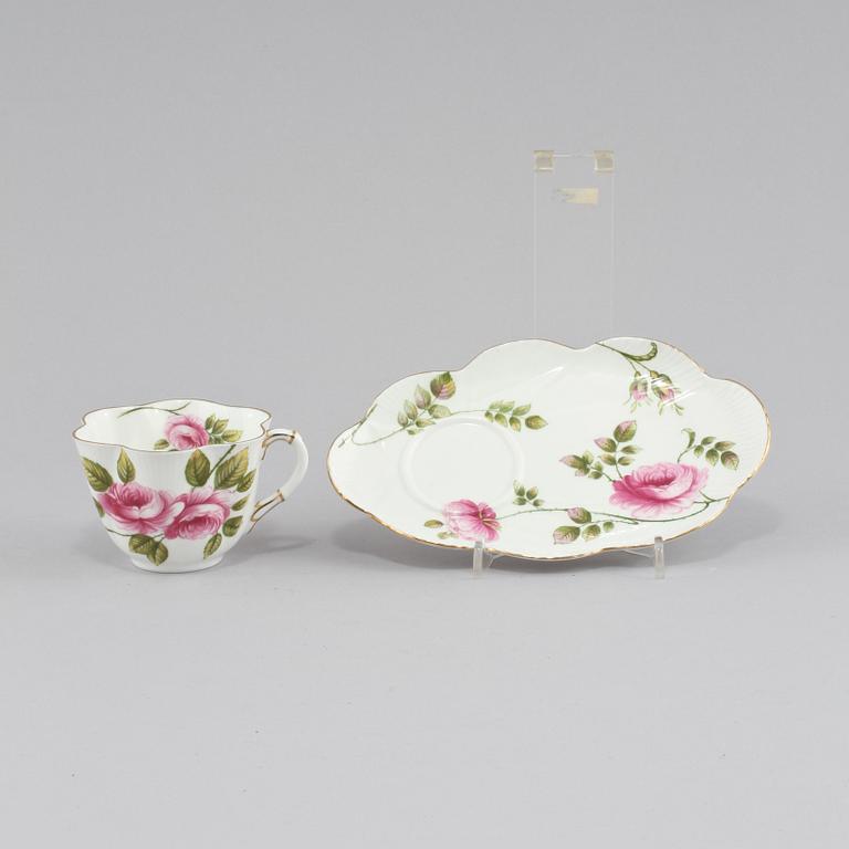 KAFFEKOPPAR med FAT, 11 st, benporslin, Rambler Rose, Shelley, England, omkring 1900-talets mitt.