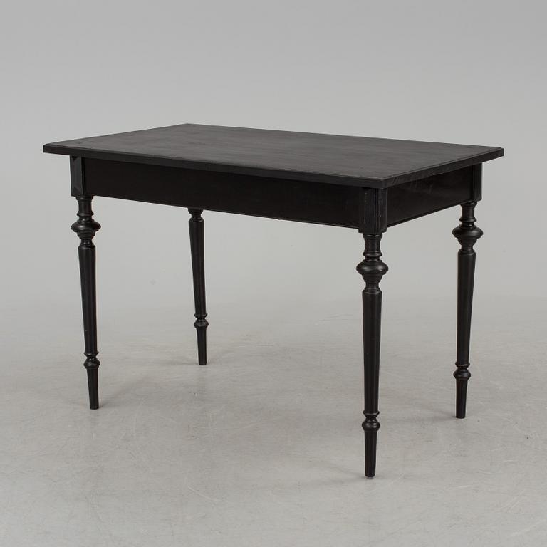 A late 1800s table.