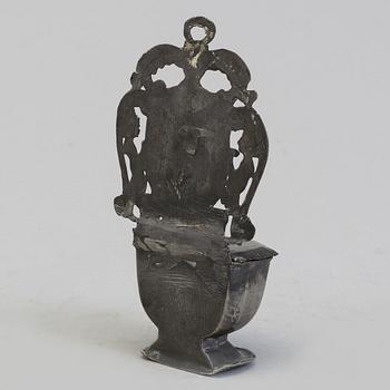 AN 18TH CENTURY PEWTER HOLY WATER BOWL.