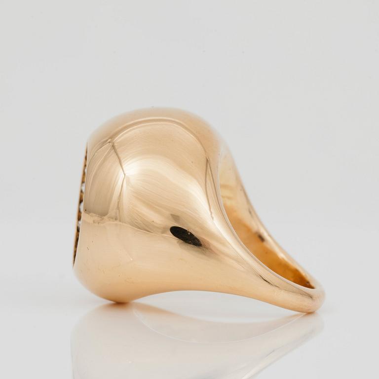 A Georg Jensen diamond ring. "Cave", design by Jaqueline Rebun.