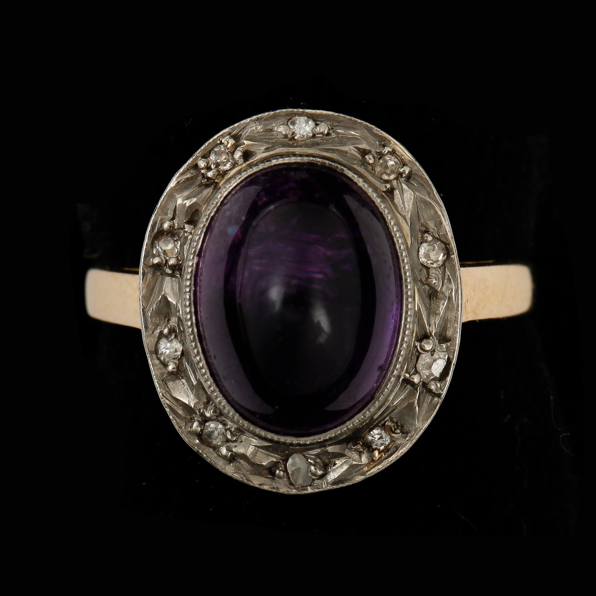 RING, guld 18K, cabochonslipad ametist, Sverige 1950. Vikt ca 3 gram.
