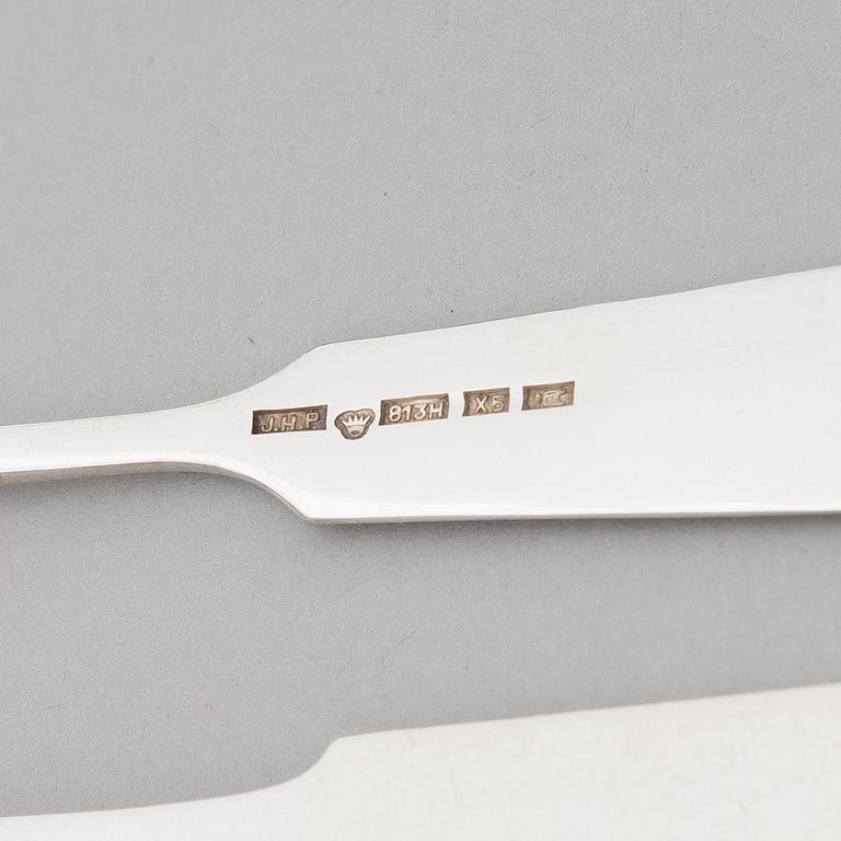 A 42-piece set of silver cutlery with seashell decorated handles, Finnish hallmarks, 1918-1950.