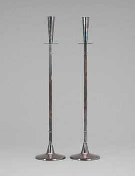 370. A pair of  silver Swedish candlesticks, maker´s mark Carlson, Göteborg 1962. Design Tore Eldh.