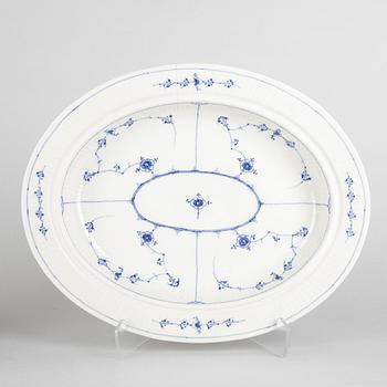 Terrin / ragufat med lock, porslin, Royal Copenhagen, "Musselmalet", 1800-tal.