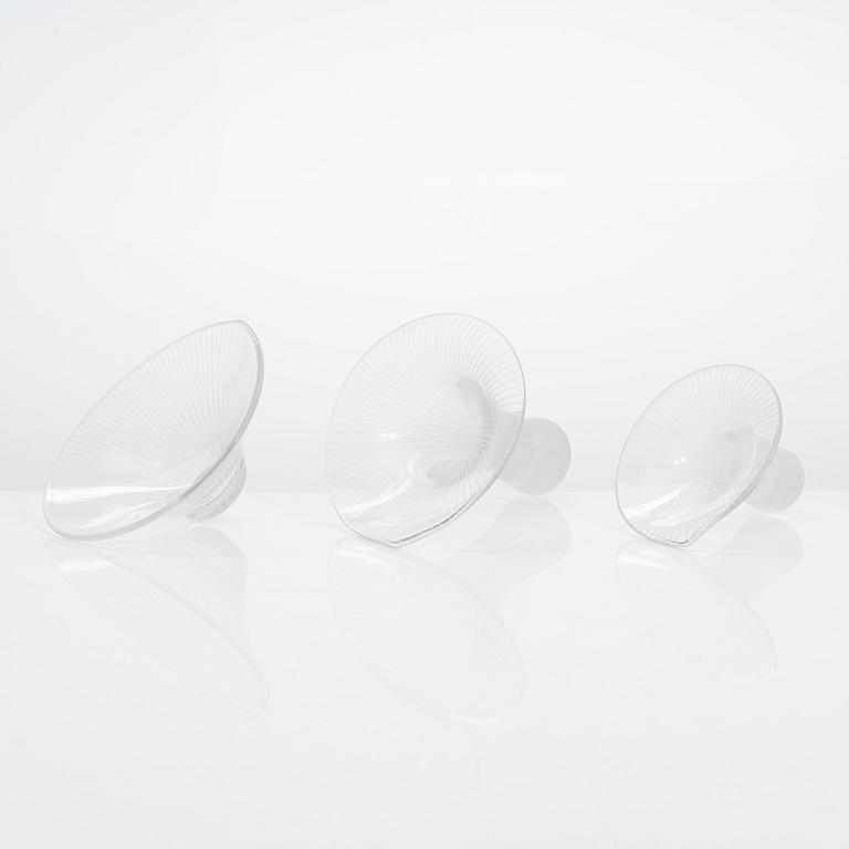 Tapio Wirkkala, 3 vaser, "Kanttarell", signerade Tapio Wirkkala, Iittala, två daterade, -55 och -56.