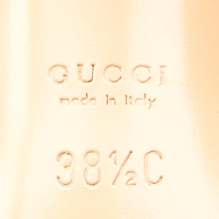 SKOR, Gucci.