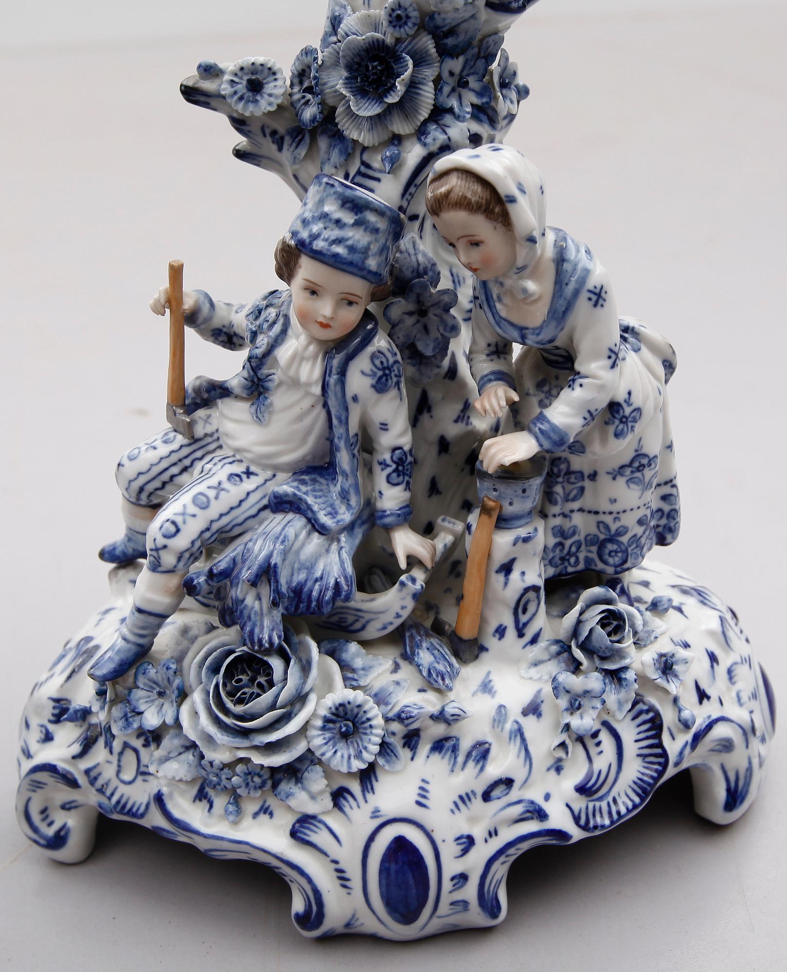 LJUSSTAKAR, 1 par, porslin, Österrike, 1900-talets första hälft.