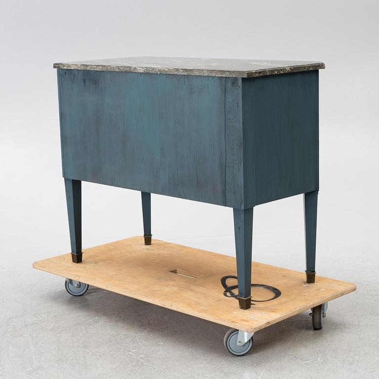 Byrå, gustaviansk stil, 1900-talets andra hälft.