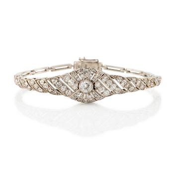 513. An 18K white gold bracelet with old- and eight-cut diamonds.