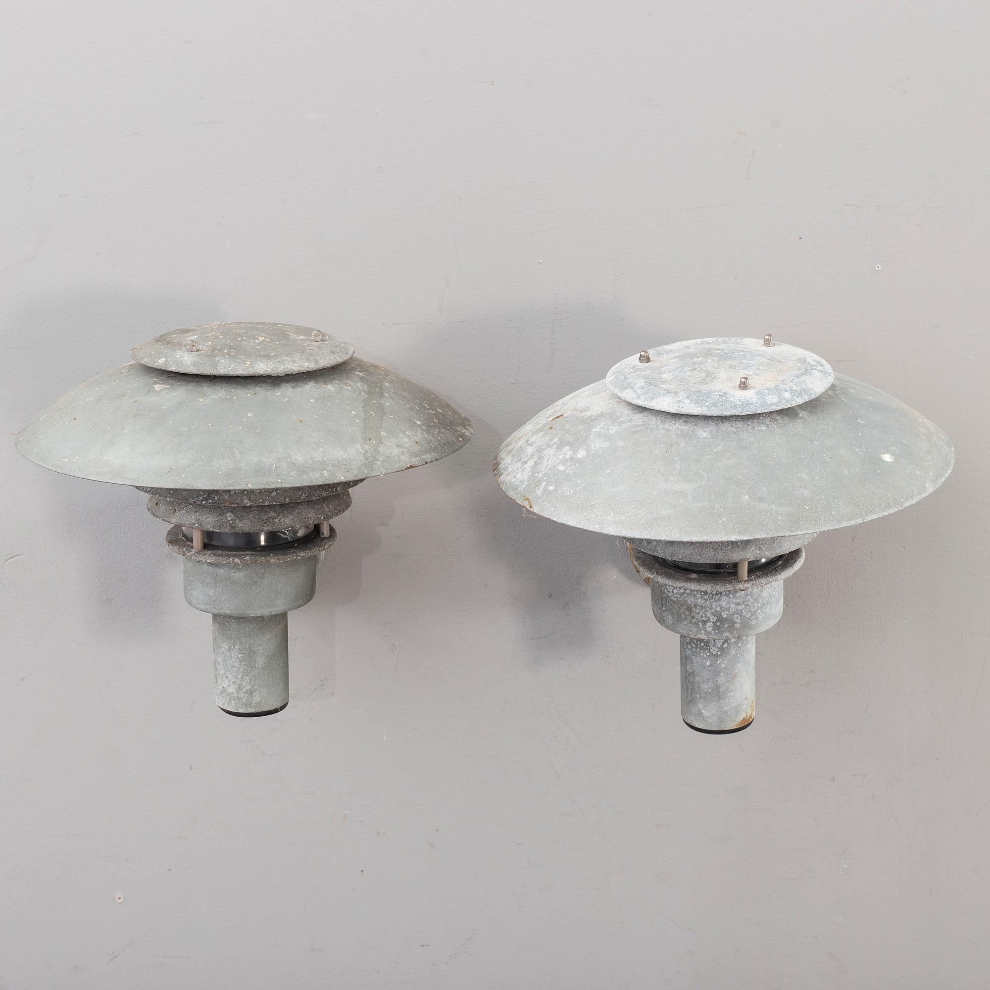 A pair of late 20th century outdoor lights.