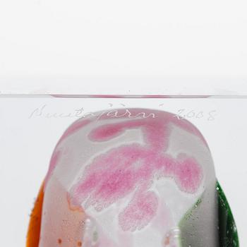 Oiva Toikka, årskub, glas, signerad Oiva Toikka, Nuutajärvi 2008, numrerad 39/2000.