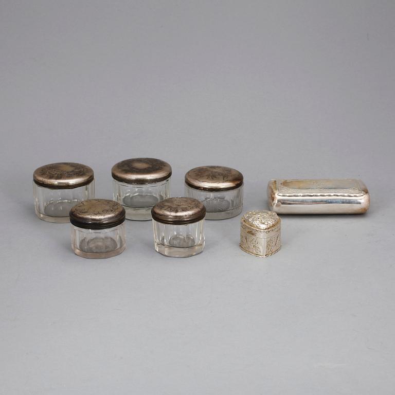 PARTI DOSOR, 7 st, silver och glas. Bl a Adolf Lillja, Stockholm 1855. Tot silvervikt ca 158 g.
