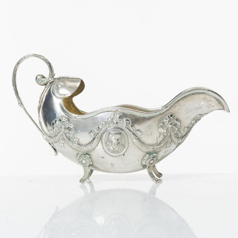 A Rococo style silver sauce boat with dish, 20th Century.