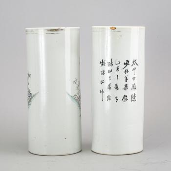 A set of two Chinese porcelain vases.