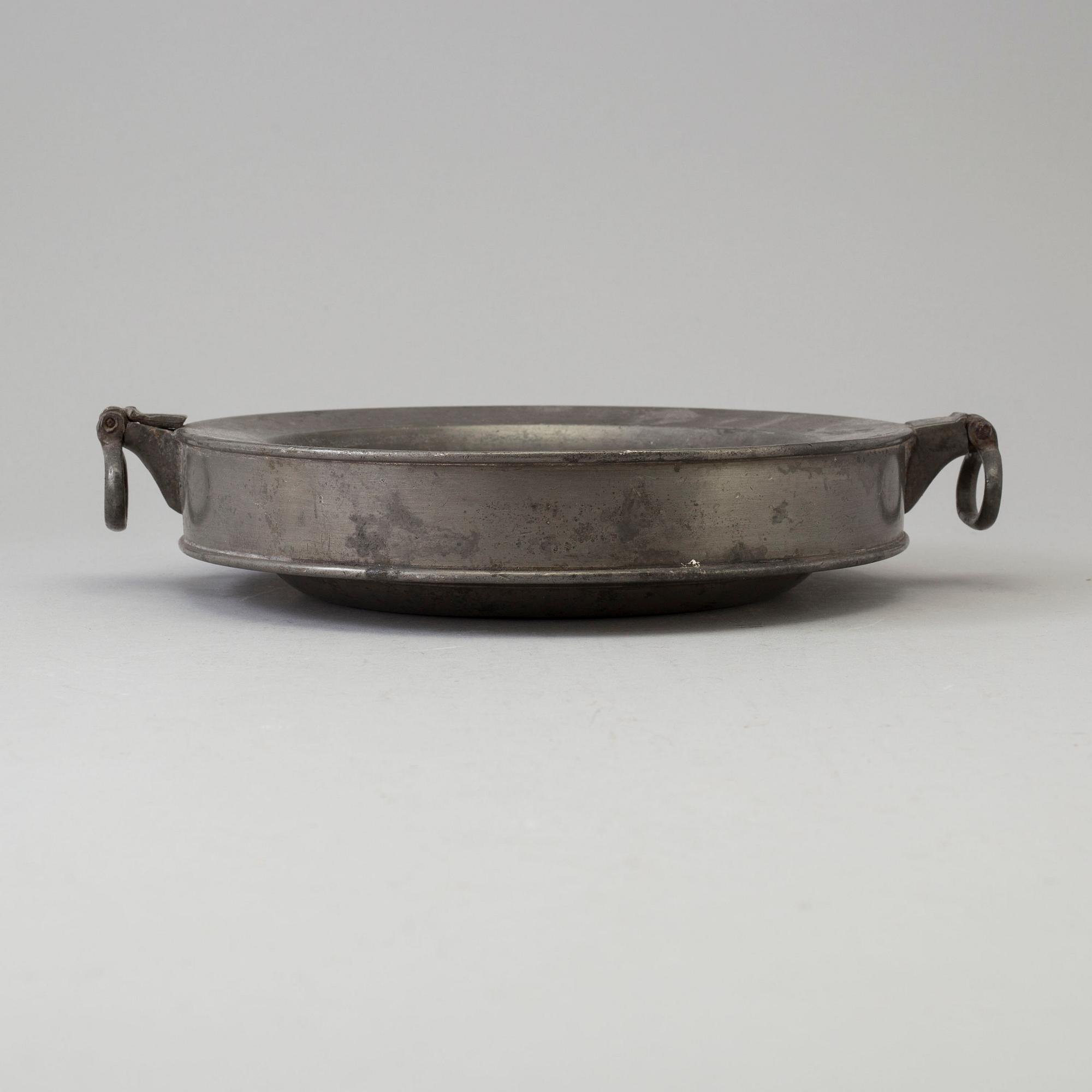 VÄRMETALLRIK, tenn, 1800-tal.