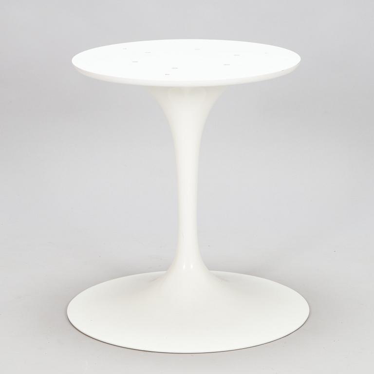 Eero Saarinen,  a 'Tulip' dining table for Knoll International.