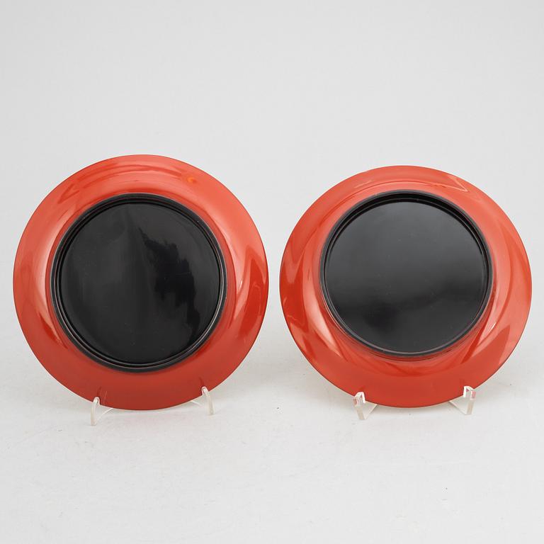 A set of six lacquered and painted Japanese plates, 20th Century.