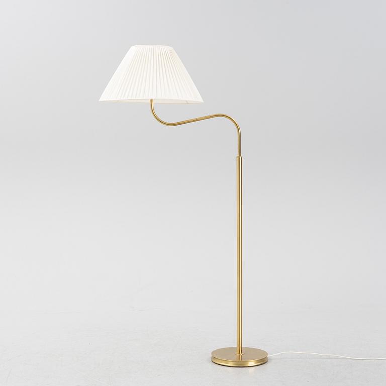 Josef Frank, golvlampa, modell 2368, "Stora Kamelen", Firma Svenskt Tenn.