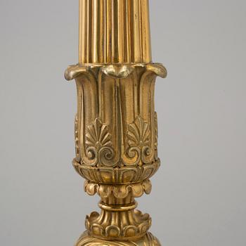 KANDELABRAR, ett par, förgylld brons, senempire, 1800-talets mitt.