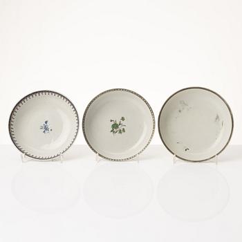 A group of nine Chinese export porcelain cups with stands, Qing dynasty, late 18th century.