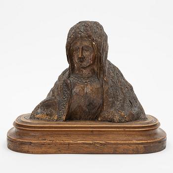 Skulptur, trä, Sydeuropa 1700-tal. Kvinna med cape.