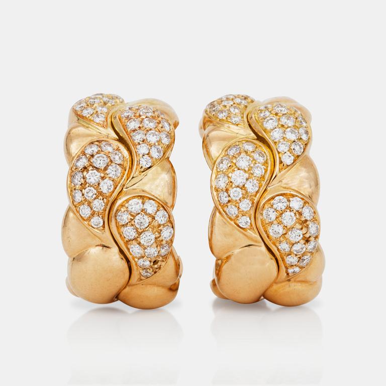 ÖRHÄNGEN, Chopard "Casmir" med briljantslipade diamanter totalt ca 1.40 ct.